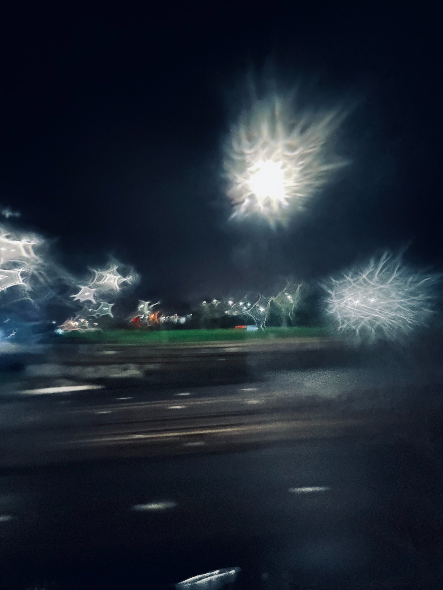 Des lumières nocturnes en mouvement