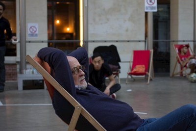 Gestes et rencontres pendant la performance · L’Expérience du silence · Jeune Création · CENTQUATRE · 2012