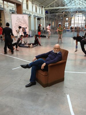Gestes et rencontres pendant la performance · L’Expérience du silence · Jeune Création · CENTQUATRE · 2012