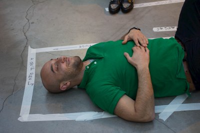 Gestes et rencontres pendant la performance · L’Expérience du silence · Jeune Création · CENTQUATRE · 2012
